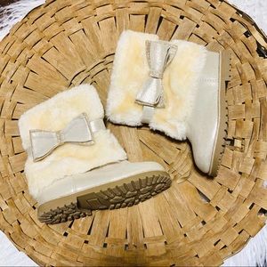 Toddler girls fur boots.